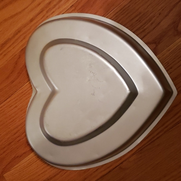 Wilton double tier heart cake pan - Picture 2 of 2
